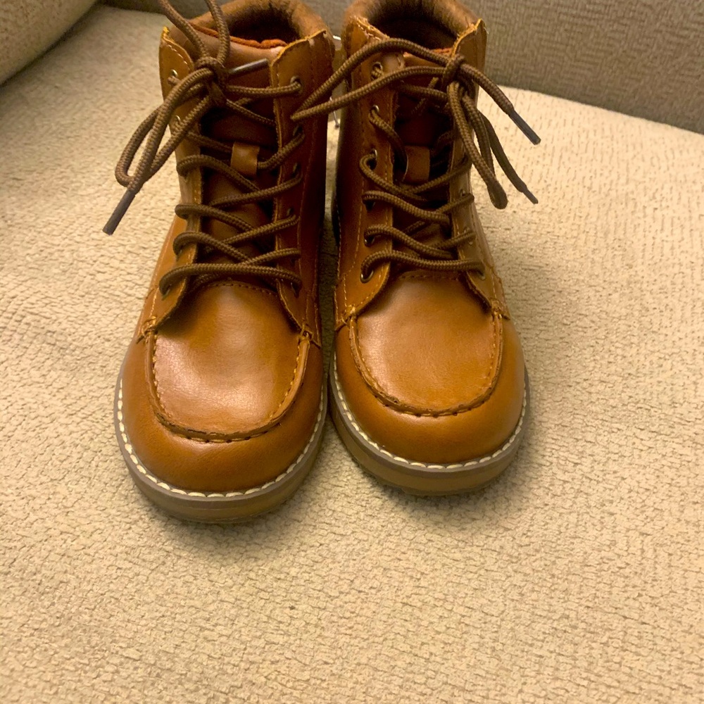 NWT kids boots